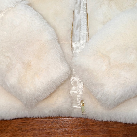 Crown & Ivy Kids Girls faux fur jacket coat, ivory, size large - Picture 6 of 10